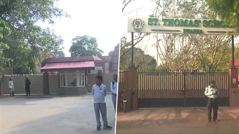 Delhi School Bomb Threat: ফের একবার বোমাতঙ্ক! রাজধানী দিল্লির দুই স্কুলে ইমেল মারফত বোমা হামলার হুমকি (দেখুন ভিডিও)