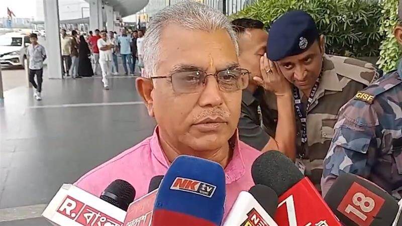 Dilip Ghosh On Modi Meeting:  'দুর্গাপুরে গেলে হয়ত দলের অস্বস্তি বাড়বে, তাই প্রধানমন্ত্রীর সভায় থাকছি না', দিল্লি যাওয়ার আগে বললেন দিলীপ