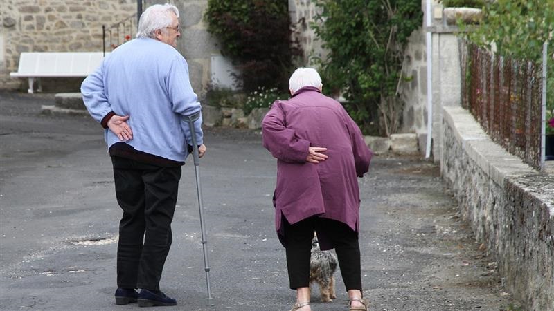 Elderly Parents Care Leave: সময়ের অভাবে বৃদ্ধ মা-বাবার দেখাশোনা করতে পারছেন না? কেন্দ্রীয় সরকার দিল বিশাল সুখবর