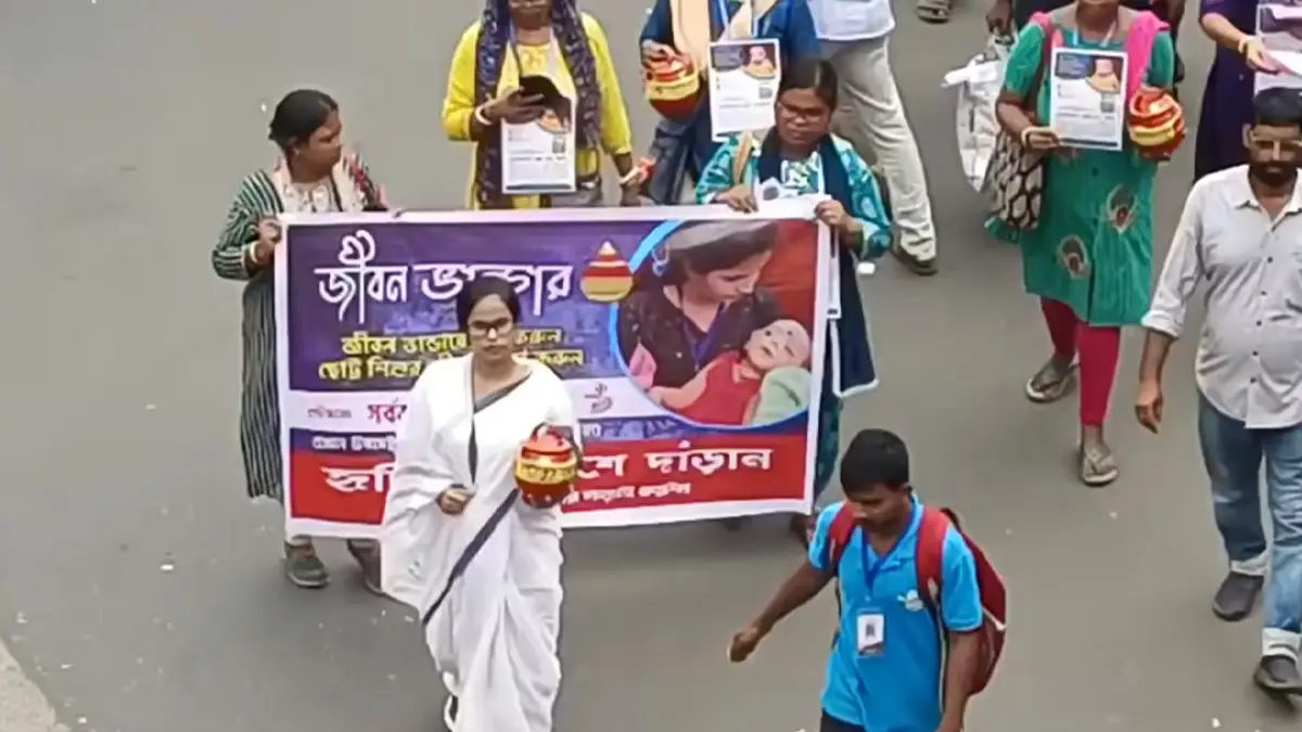 TMC 21 July Rally: শিয়ালদহ থেকে ধর্মতলামুখী 'নকল' মমতা, কে তিনি? দেখতে রাস্তায় ভিড়