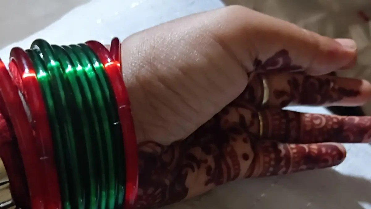 Sawan 2025: শ্রাবণে সৌভাগ্য, মহিলারা পরুন সবুজ কাঁচের চুড়ি, তুষ্ট হবেন দেবাদিদেব-মাতা পার্বতী, মঙ্গল হবে স্বামীর