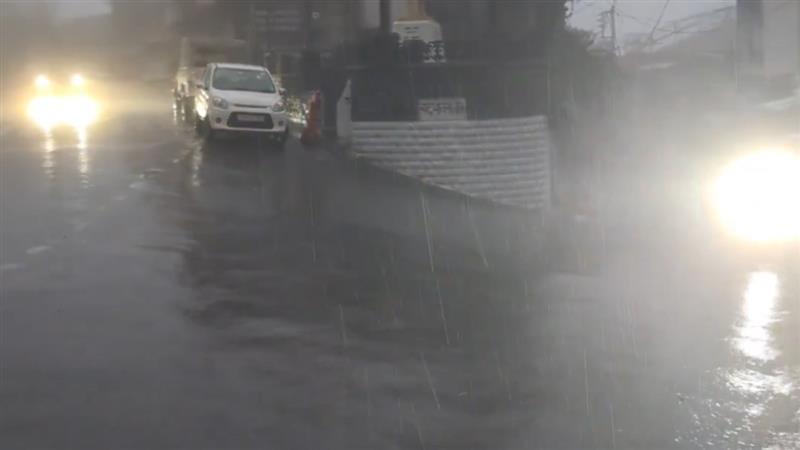 বহরমপুরে আজ মেঘলা আকাশ ও হালকা বৃষ্টি, সর্বোচ্চ তাপমাত্রা 31°C