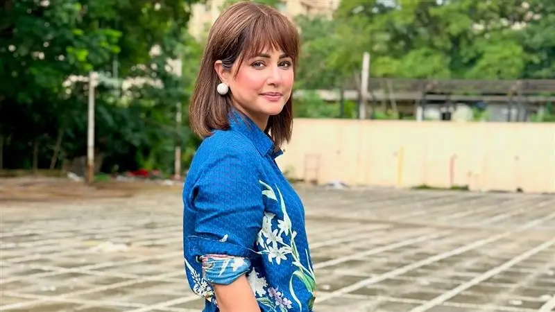 Shocking Video Of Hina Khan: হিনাকে জড়িয়ে বুকে স্পর্শের চেষ্টা, অনুরাগীর হাত ধরে..., শিউরে ওঠা ভিডিয়ো