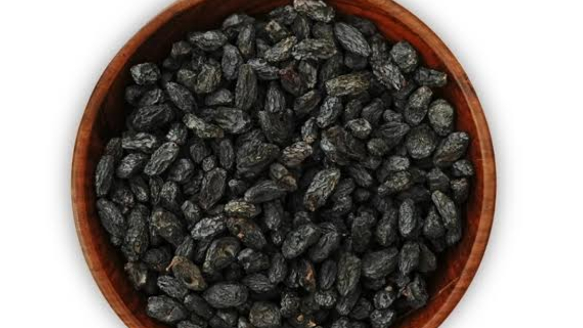 Benefits of Black Raisins for Glamour and Good Health:  ত্বক ও চুল হবে ঝলমলে। বাড়বে রোগ প্রতিরোধ ক্ষমতা। প্রতিদিন খাদ্য তালিকায় রাখুন কালো কিসমিস