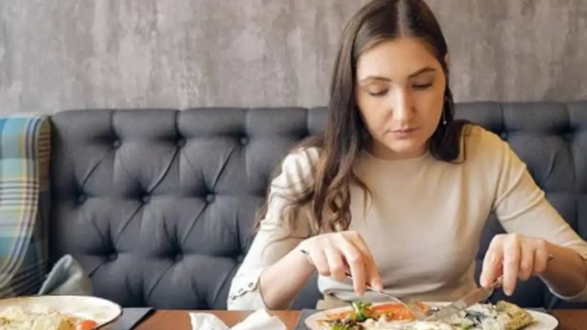 The Right Time for Dinner:  বেশি রাত করে খাবার খাচ্ছেন? সাবধান! বড় বিপদ হতে পারে।  দেখুন বিস্তারিত