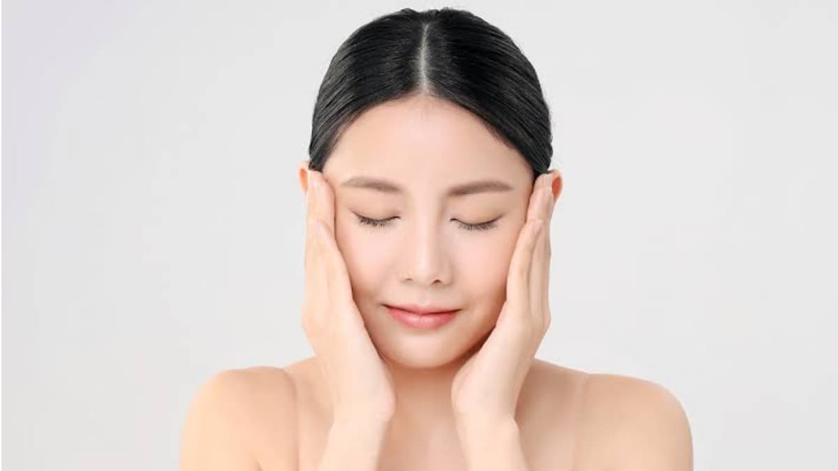 How to Achieve Korean Glass Skin Naturally:  কোরিয়ান গ্লাস স্কিন চাইছেন? তাহলে এখনি এই ঘরোয়া পদ্ধতি প্রয়োগ করুন