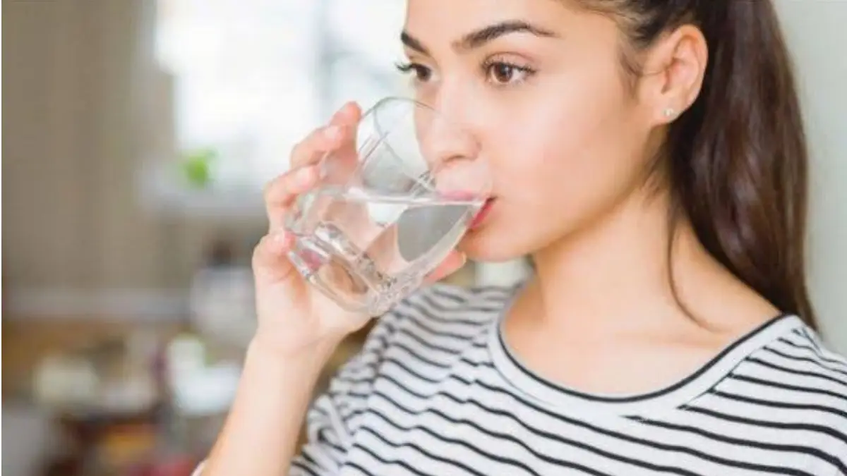 Benefits of Drinking Water Without Brushing Your Teeth:  দাঁত না মেজে জল পান। শরীরের জন্য উপকারী নাকি ক্ষতিকর? জেনে নিন সঠিক ব্যাখ্যা