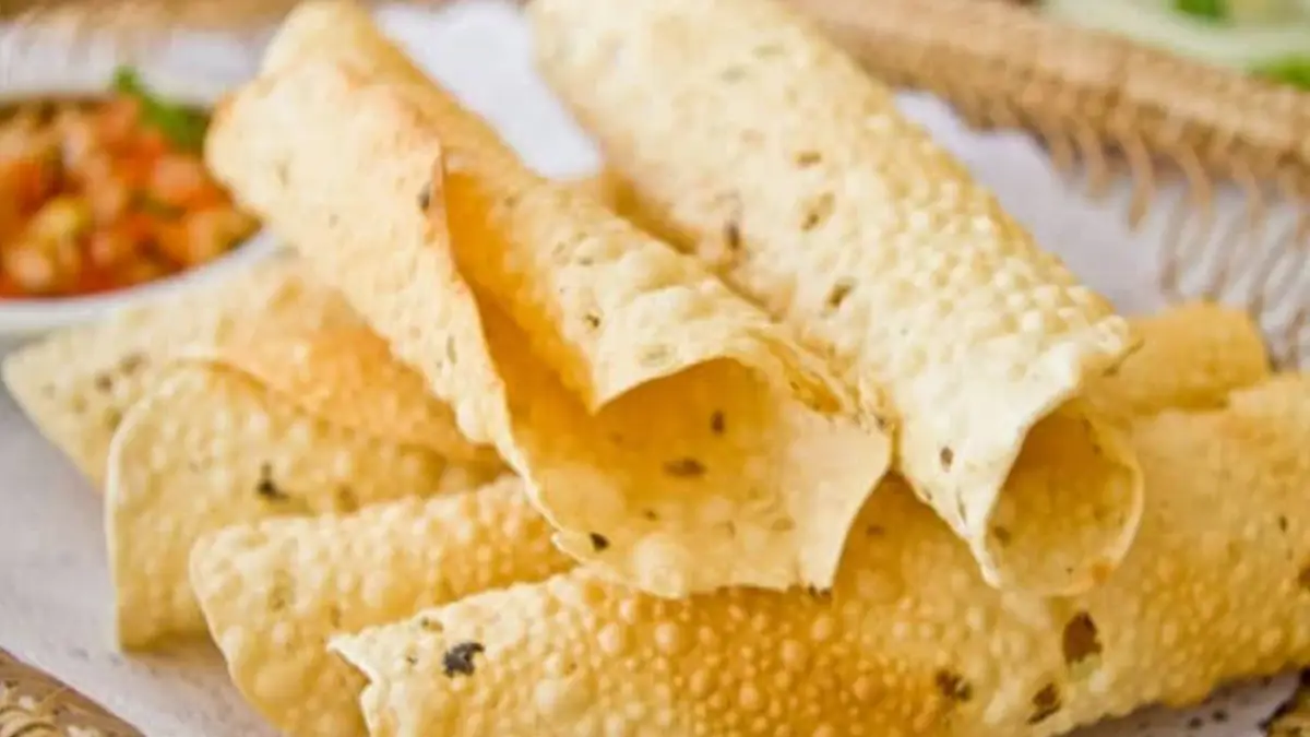 Papad Making Process at Home: ঘরেই তৈরি করতে পারেন উড়দ ডালের পাপড়। জেনে নিন পাপড় তৈরির পদ্ধতি