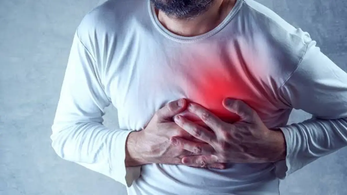 Ways to Prevent a Heart Attack: বাড়িতে একা? আচমকাই বুক ধড়ফড়? চোখে অন্ধকার দেখছেন? হার্ট অ্যাটাকের ধাক্কা সামলাবেন কী ভাবে জেনে নিন