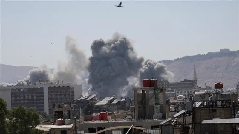 Israel Attacks Syria: গাজ়া, ইরানের পর সিরিয়া, ইজরায়েলের বোমার আঘাতে খেলনার মত ভেঙে পড়ছে দামাস্কাসের বাড়িঘর, দেখুন ভিডিয়ো