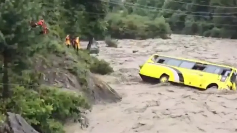 Bus Accident In Jammu Kashmir: জম্মু কাশ্মীরে ভয়াবহ দুর্ঘটনা, সিন্ধু নদীতে পড়ল জওয়ানদের বাস