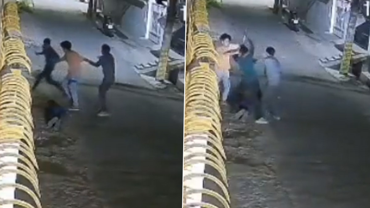 Horrific Video: 'মাকে কেন অপমান করলে?' রাস্তার উপর তাড়িয়ে নিয়ে যুবককে রোডার রড দিয়ে পিটিয়ে মেরে ফেলল ছেলে, শিউরে ওঠা ভিডিয়ো