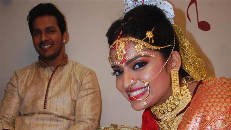 Madhubani Goswami: সুস্মিতা থেকে শ্রীপর্ণা, টলিউডে একের পর এক সংসার ভাঙছে, বিয়ের পুরনো ছবি পোস্ট করে এবার কী বললেন মধুবনী গোস্বামী দেখুন