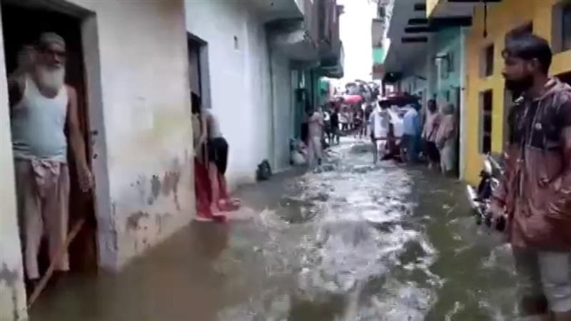 Flood Video: একটানা বৃষ্টিতে জল বাড়ছে, ডুবছে মধ্যপ্রদেশের ছত্রপুর, দেখুন ভিডিয়ো