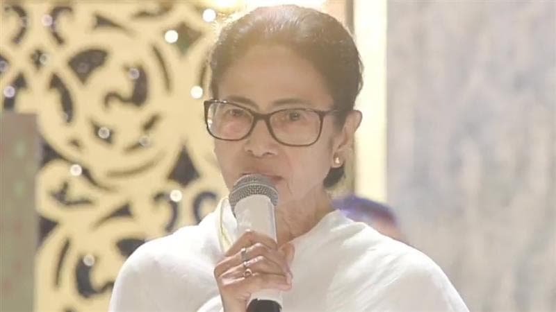 Mamata Bnaerjee On Mahanayak Death Anniversary: মহানায়কের মৃত্যু বার্ষিকীতে 'গানে ভুবন ভরিয়ে দেব' গাইলেন মুখ্যমন্ত্রী, সঙ্গ দিলেন ইন্দ্রনীল সেন