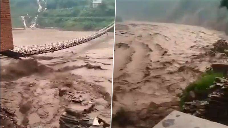 Himachal Pradesh Cloudburst: মেঘভাঙা বৃষ্টিতে ভাসছে মান্ডি, ভেসে গেলেন ৩ জন, হিমাচল প্রদেশের পরিস্থিতি খারাপ হচ্ছে ক্রমশ, দেখুন ভিডিয়ো