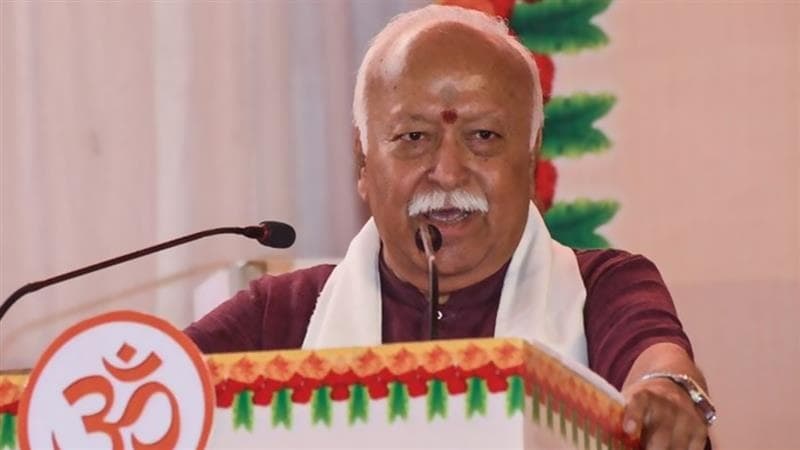 Mohan Bhagwat On Narendra Modi: প্রধানমন্ত্রীকে খোঁচা দিলেন মোহন ভগবত? মোদীকে ৭৫-এই কি অবসরের কথা বললেন আরএসএস প্রধান?