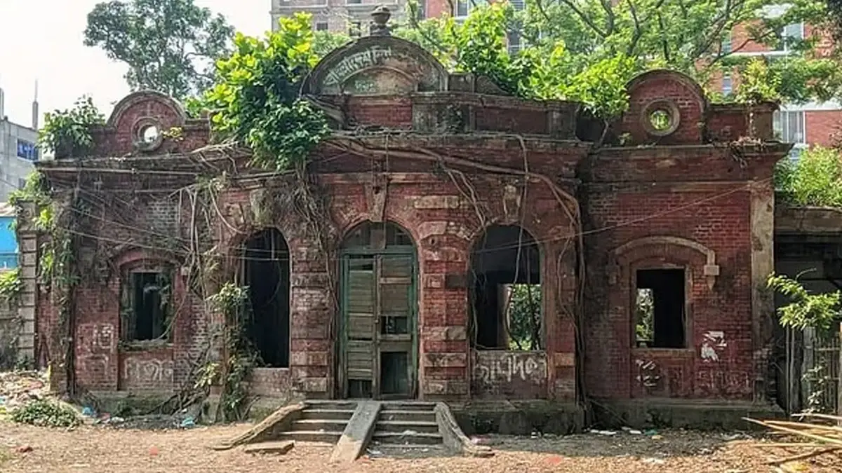 Satyajit Ray's Ancestral Home In Bangladesh: সত্যজিৎ রায়ের স্মৃতিবিজড়িত ময়মনসিংহের বাড়ি ভাঙছে বাংলাদেশ, মুখ্যমন্ত্রী থেকে অভিষেক, অমিত মালব্যদের তীব্র প্রতিবাদ