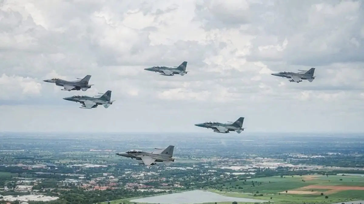 Thailand-Cambodia Clash: চলতি বছরেই কি 'বিনাশ' পৃথিবীর? ফের শুরু হল যুদ্ধ, এবার থাইল্যান্ড, কম্বোডিয়া সীমান্ত সংঘর্ষ ভয়াবহ আকার নিল, দেখুন ভিডিয়ো