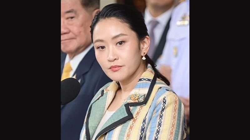Thailand PM Paetongtarn Shinawatra: দেশের নিরাপত্তায় আঘাতের অভিযোগ, প্রধানমন্ত্রীকে বরখাস্ত করল আদালত