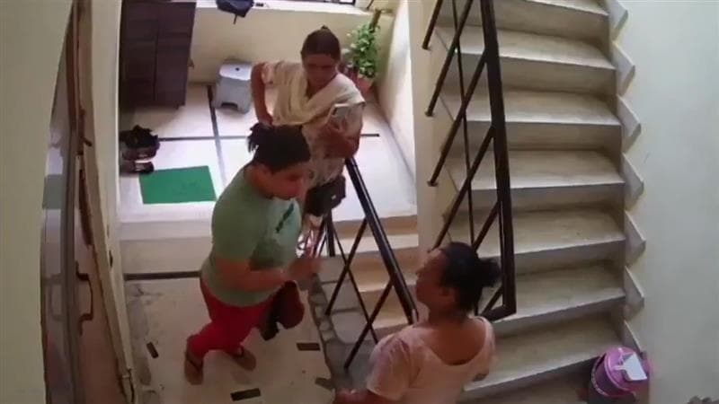 Woman Assault Mother-in-Law Video: মাকে নিয়ে বৃদ্ধা শাশুড়িকে মারধর মহিলার, ভিডিয়ো ভাইরাল হতেই ছি ছি রব