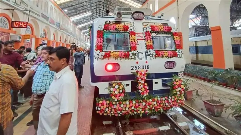 AC Local Train Sealdah Ranaghat: এবার কলকাতায় শুরু হল এসি লোকাল ট্রেন, জানুন ভাড়া কোথায়, কোথায় চলবে