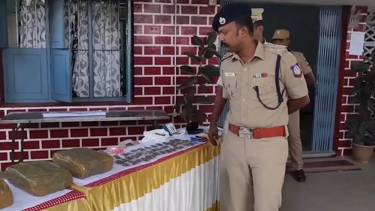 Tamil Nadu: কোয়েম্বাটোরে কলেজ হোস্টেল থেকে উদ্ধার গাঁজা সহ একাধিক মাদকদ্রব্য, বাজেয়াপ্ত ধারালো অস্ত্র