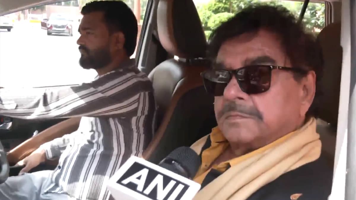 Bihar SIR: ৬৫ লক্ষ ভোটারের নাম কেন কাটা গেল, এর উত্তর দেয়নি কমিশন, বিহার এসআইআর নিয়ে সমালোচনায় শত্রুঘ্ন সিনহা