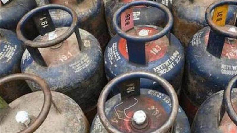 Commercial LPG Cylinder Price: সস্তা হলো গ্যাস! আজ থেকে দাম কমলো বাণিজ্যিক এলপিজি গ্যাস সিলিন্ডারের