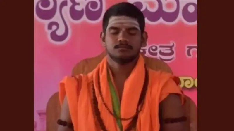 Mohammed Nisar Became Nijalinga Swamiji: মুসলিম জন্ম পরিচয় সামনে আসতেই পদত্যাগ করলেন ২২ বছর বয়সী লিঙ্গায়ত ধর্মগুরু নিজালিঙ্গ স্বামী, জানুন বিস্তারিত