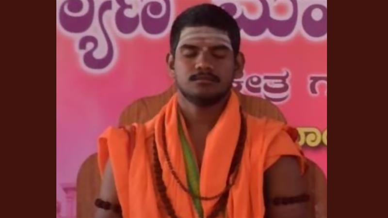 Mohammed Nisar Became Nijalinga Swamiji: মুসলিম জন্ম পরিচয় সামনে আসতেই পদত্যাগ করলেন ২২ বছর বয়সী লিঙ্গায়ত ধর্মগুরু নিজালিঙ্গ স্বামী, জানুন বিস্তারিত