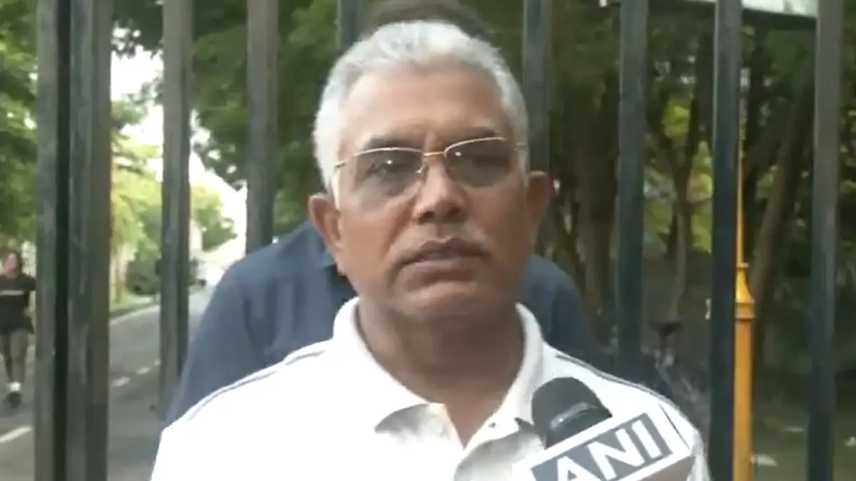 Dilip Ghosh: বাঙালি নয় বাংলাদেশিদের নিয়ে কমিশন ঘেরাও করবেন, অভিষেক বন্দ্যোপাধ্যায়কে আক্রমণ দিলীপ ঘোষের