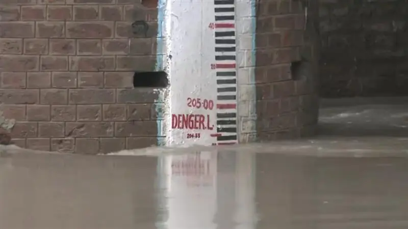 Yamuna Water Level Rise: বিপদসীমার কাছাকাছি  বইছে যমুনা নদীর জল, সরানো হচ্ছে নদীর ধারের নিচু এলাকায় বসবাসকারীদের (দেখুন ভিডিও)