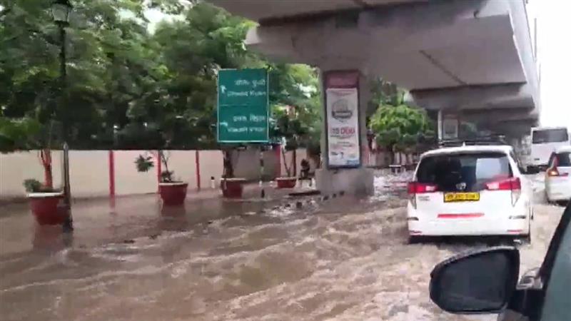Rain In Delhi: রাতভর বৃষ্টিতে জল জমল রাজধানী দিল্লিতে, দৈনন্দিন কাজে অসুবিধার সম্মুখীন বাসিন্দারা (দেখুন ভিডিও )