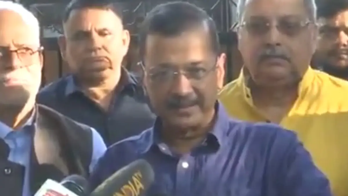 B Sudarshan Reddy: দলমত নির্বিশেষে ওনাকেই সমর্থন করুন, বি সুদর্শন রেড্ডিকে পাশে নিয়ে কাকে ইঙ্গিত দিলেন কেজরিওয়াল?