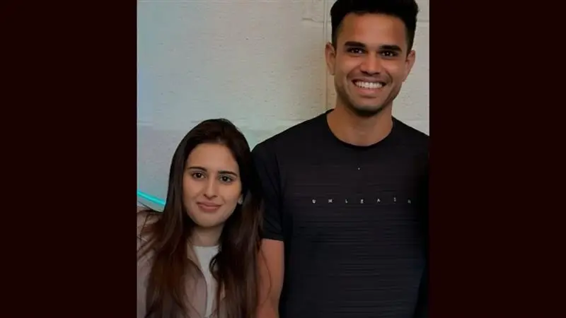 Arjun Tendulkar Engagement: সানিয়া চান্দোকের সঙ্গে চুপিচুপি বাগদান সারলেন সচিন পুত্র অর্জুন তেন্ডুলকর, জানুন কে সে?