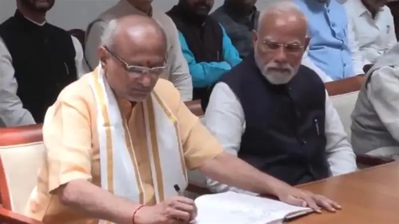 Vice President Election: ৯ সেপ্টেম্বর নির্বাচনের আগে মনোনয়নপত্র জমা দিলেন এনডিএ-র ভাইস প্রেসিডেন্ট প্রার্থী সি পি রাধাকৃষ্ণণ (দেখুন ভিডিও)