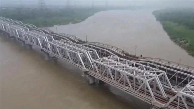 Yamuna River Water Level Rise: বিপদসীমার কাছাকাছি প্রবাহিত হচ্ছে যমুনা নদী, দিল্লির নীচু এলাকা প্লাবিত হওয়ার আশঙ্কা (দেখুন ভিডিও)