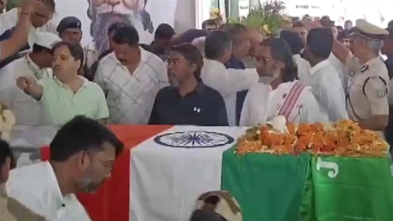 Shibu Soren: শিবু সোরেনের শেষকৃত্য সম্পন্ন করতে রাঁচিতে পৌঁছলেন হেমন্ত সোরেন