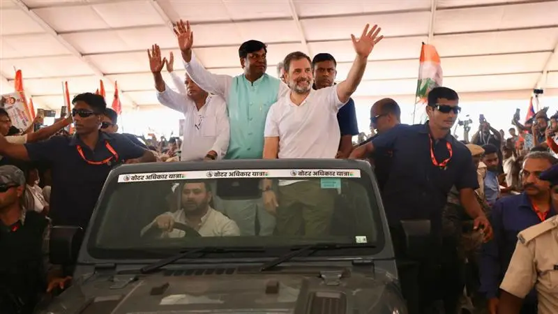 Bihar Elections 2025: চারটি আসনে বন্ধুত্বপূর্ণ লড়াইয়েই বিহারে রফা কংগ্রেস-আরজেডির, প্রার্থী প্রত্যাহার করে তেজস্বীদের স্বস্তি দিলেন হেমন্ত সোরেন