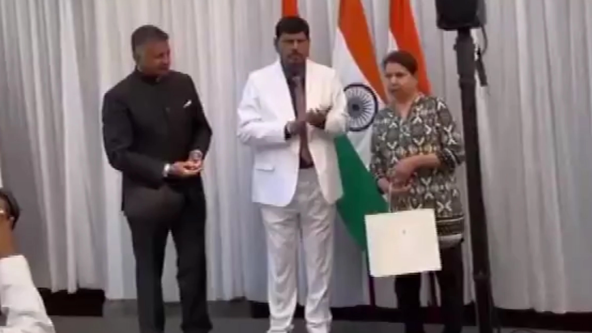 Independence Day Celebrations লন্ডনে ভারতীয় হাই কমিশনে স্বাধীনতা দিবস উদযাপন, দেখুন ভিডিও