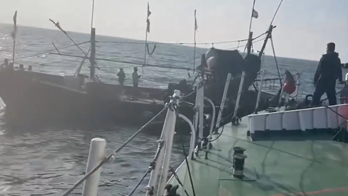 Gujarat Fishing Boats Capsize: খারাপ আবহাওয়ার মাঝে গুজরাটে আরব সাগরে ডুবল দু’টি মাছধরা নৌকা, ৮ মৎস্যজীবী নিখোঁজ