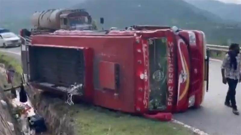 Accident: যাত্রীবাহী বাস উল্টে ১ জন নিহত, ৯ জন আহত