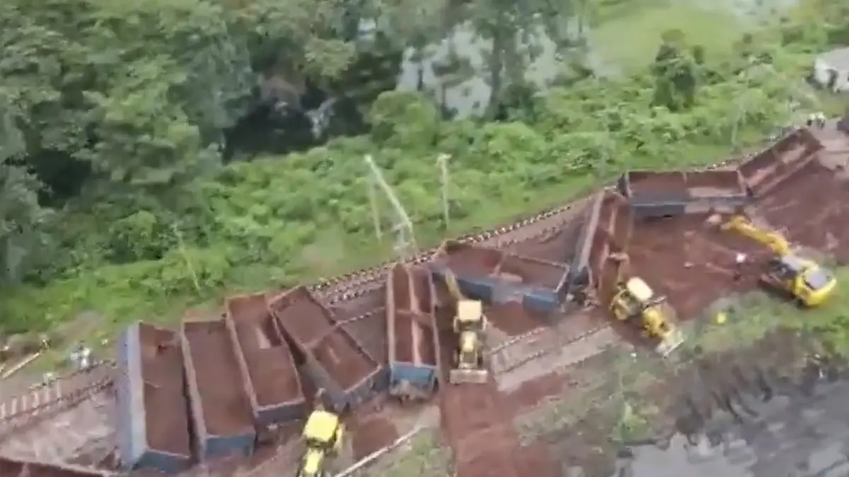 Jharkhand: ঝাড়থণ্ডে লাইনচ্যুত মালগাড়ি, ব্যাহত রেল পরিষেবা, চলছে উদ্ধারকাজ, দেখুন ভিডিয়ো