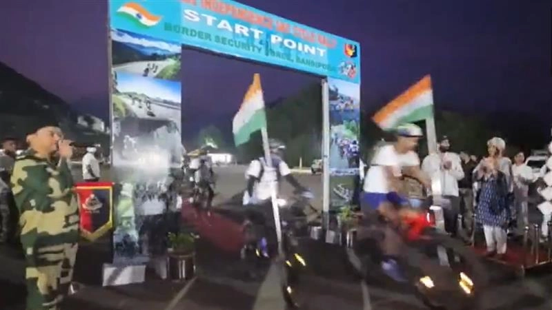 79th Independence Day Celebration: ৭৯তম স্বাধীনতা দিবসের প্রাক্কালে ৭৯ কিমি দীর্ঘ সাইকেল তিরঙ্গা র‍্যালির আয়োজন করল বিএসএফ (দেখুন ভিডিও)