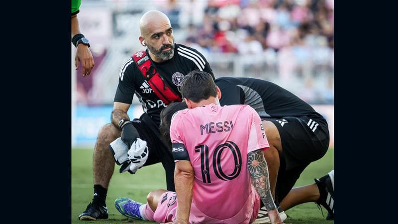 Lionel Messi Injury Video: খেলার মাত্র ১১ মিনিটেই চোটে বাদ লিওনেল মেসি! দেখুন ঘটনার ভিডিও