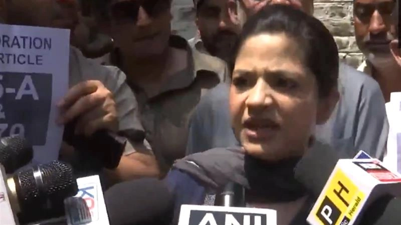 J&K: পিডিপির ষষ্ঠ বার্ষিকীতে ৩৭০ ধারা বাতিলের বিরুদ্ধে বিক্ষোভ