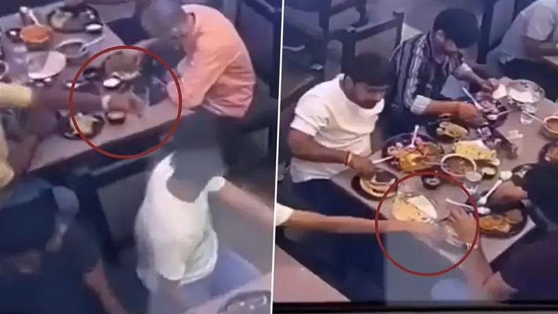 Veg- Non Veg Chaos At Gorakhpur Restaurant: শ্রাবণ মাসে উত্তরপ্রদেশের হোটেলে নিরামিয় রান্নায় মাংসের হাড়, পুলিশ ডাকতেই বেরিয়ে পড়ল আসল সত্যি! পুলিশে অভিযোগ মালিকের (দেখুন ভিডিও)