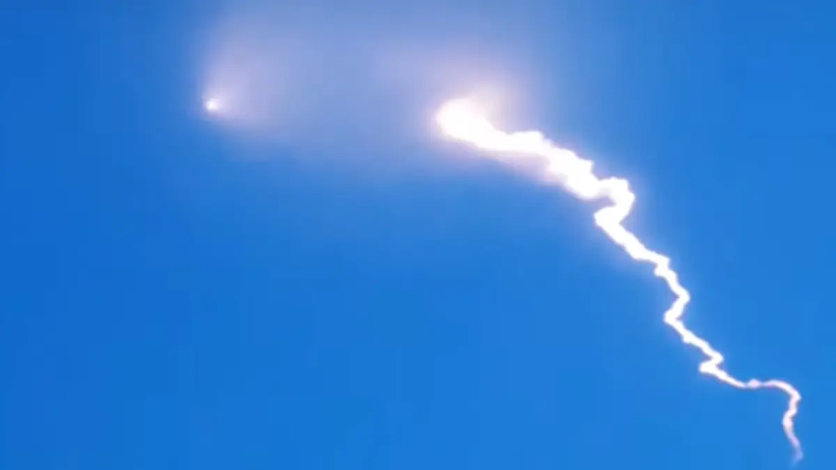 Digha: দীঘার আকাশে রহস্যময় আলোর ঝলক, ভরসন্ধ্যায় সুমদ্র সৈকতে ভিড় জমালেন পর্যটকরা, ভাইরাল ভিডিয়ো