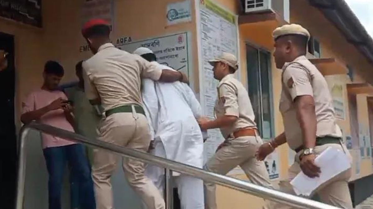 Pakistani Agent Arrested: গ্রাহক সেবা কেন্দ্রের আড়ালে জাল সিম কার্ড চক্র, পাকিস্তানি এজেন্টদের সঙ্গে যোগাযোগ, গ্রেফতার যুবক